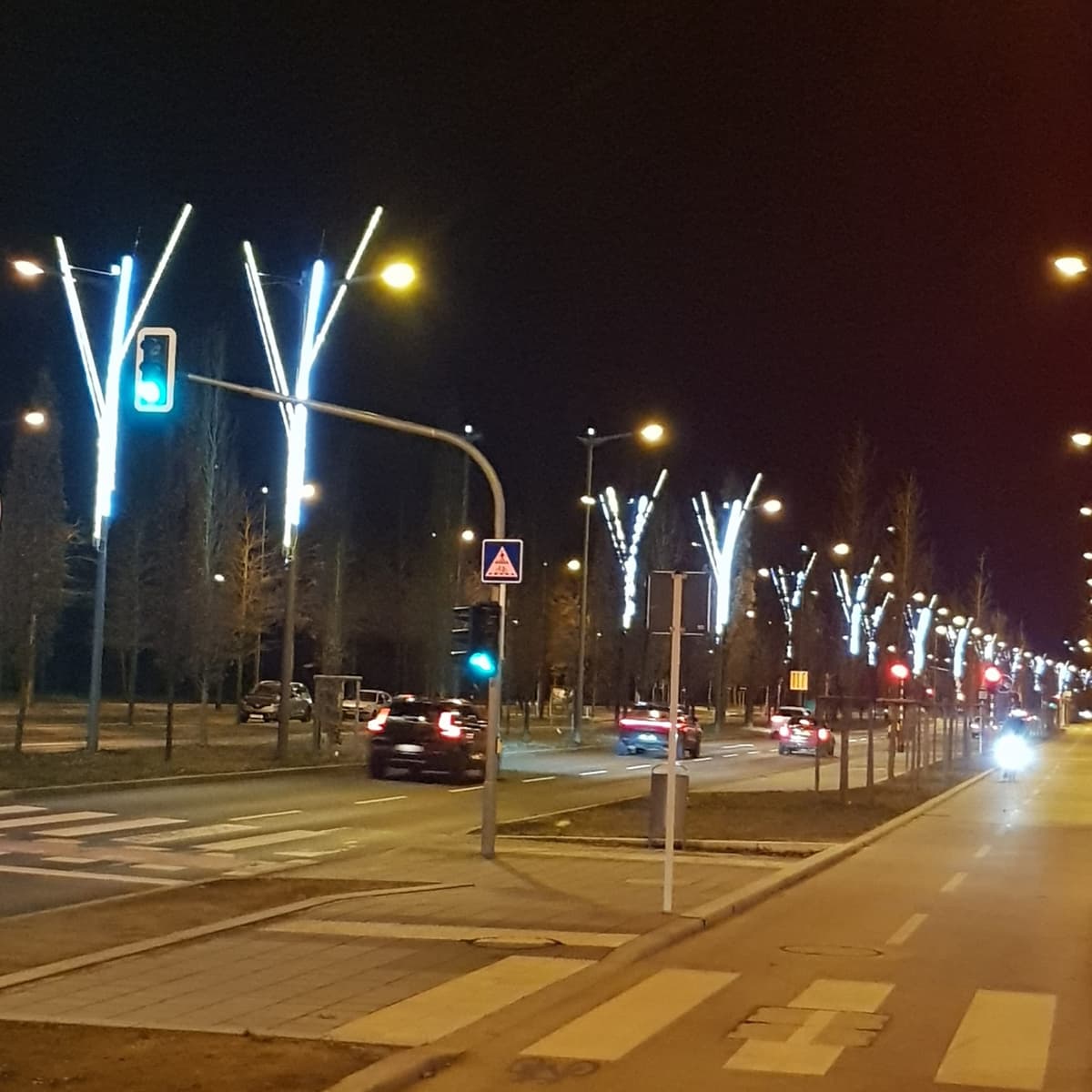 Pose d'illuminations de Noël Boulevard Kennedy Kirchberg